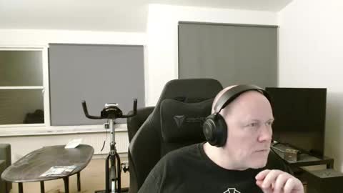 Snapshot of thomash32 chatting on September 22, 2025, 8:00 pm thomash32 online show from September 22, 2025, 8:00 pm