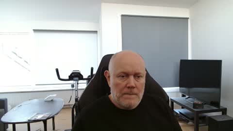 Snapshot of thomash32 chatting on September 25, 2025, 8:51 am thomash32 online show from September 25, 2025, 8:51 am