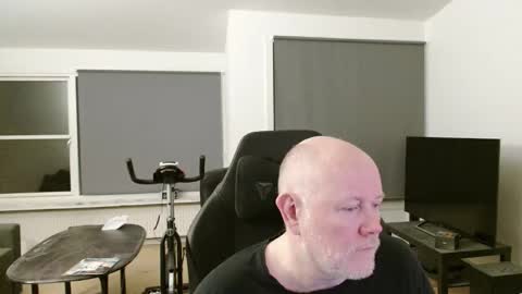 Snapshot of thomash32 chatting on September 30, 2025, 4:39 am thomash32 online show from September 30, 2025, 4:39 am