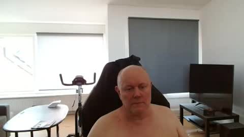 Snapshot of thomash32 chatting on October 2, 2025, 12:34 pm thomash32 online show from October 2, 2025, 12:34 pm