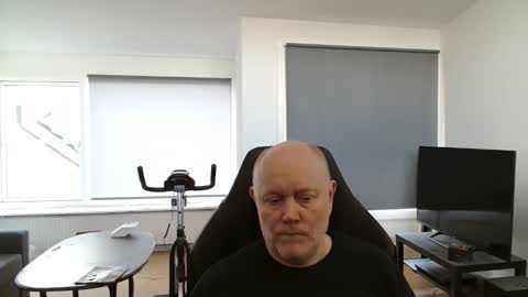 Snapshot of thomash32 chatting on October 6, 2025, 10:02 am thomash32 online show from October 6, 2025, 10:02 am