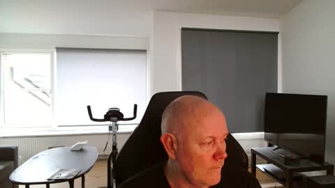 Snapshot of thomash32 chatting on October 7, 2025, 7:16 am thomash32 online show from October 7, 2025, 7:16 am