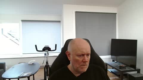 Snapshot of thomash32 chatting on October 10, 2025, 8:35 am thomash32 online show from October 10, 2025, 8:35 am
