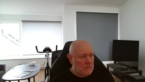 Snapshot of thomash32 chatting on October 14, 2025, 7:31 am thomash32 online show from October 14, 2025, 7:31 am