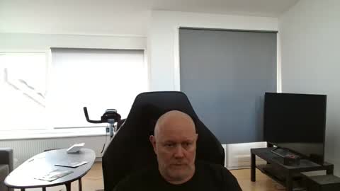 Snapshot of thomash32 chatting on October 17, 2025, 11:35 am thomash32 online show from October 17, 2025, 11:35 am