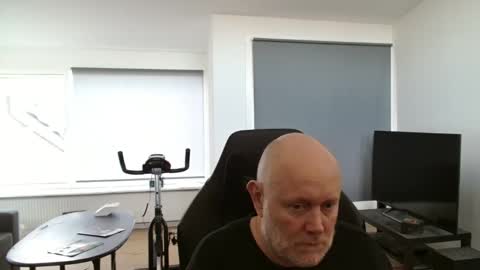 Snapshot of thomash32 chatting on October 18, 2025, 9:10 am thomash32 online show from October 18, 2025, 9:10 am