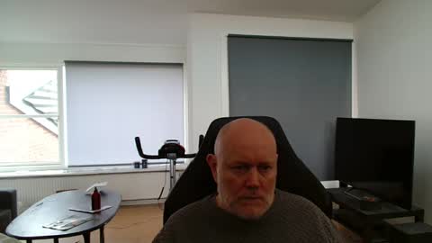 Snapshot of thomash32 chatting on October 20, 2025, 9:43 am thomash32 online show from October 20, 2025, 9:43 am