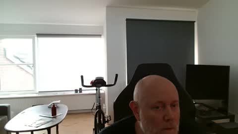 Snapshot of thomash32 chatting on October 22, 2025, 2:28 pm thomash32 online show from October 22, 2025, 2:28 pm