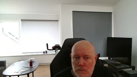 Snapshot of thomash32 chatting on October 23, 2025, 10:47 am thomash32 online show from October 23, 2025, 10:47 am