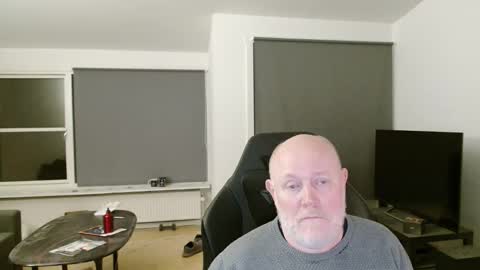 Snapshot of thomash32 chatting on October 24, 2025, 7:10 pm thomash32 online show from October 24, 2025, 7:10 pm