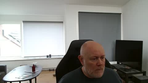 Snapshot of thomash32 chatting on October 26, 2025, 9:48 am thomash32 online show from October 26, 2025, 9:48 am