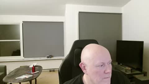 thomash32 online show from October 27, 2025, 9:19 pm