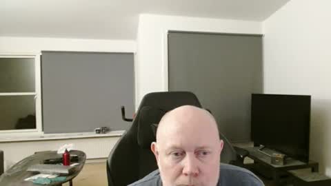 thomash32 online show from November 7, 2025, 9:15 pm