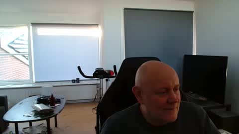 thomash32 online show from November 21, 2025, 1:10 pm