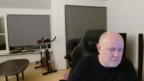 thomash32 online show from January 17, 2026, 7:28 pm