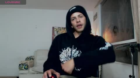 thomasjons online show from May 4, 2026, 3:13 am