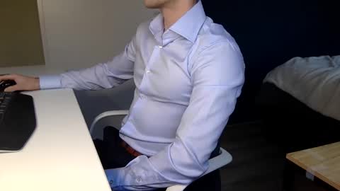 Snapshot of thomast21kl90 chatting on November 9, 2025, 12:14 pm Thomas online show from November 9, 2025, 12:14 pm