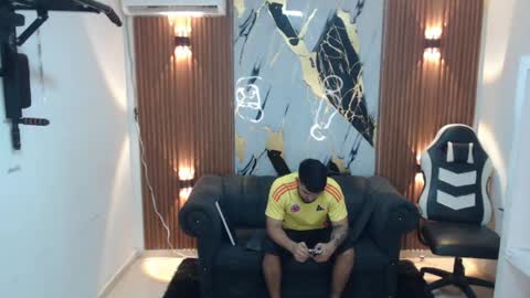 thomson_hot01 online show from June 24, 2026, 5:17 am