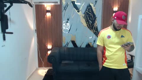 thomson_hot01 online show from June 28, 2026, 5:24 am