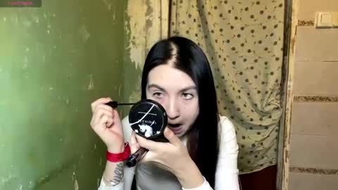 Lola  3 a gift for every fan club member online show from February 5, 2026, 9:08 pm