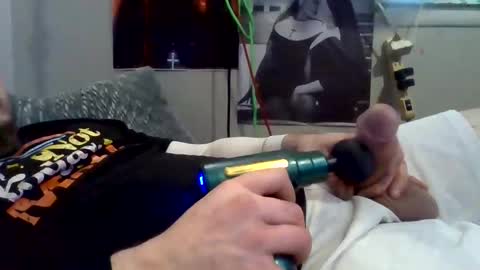 Snapshot of thunder8u42 chatting on November 11, 2025, 11:16 pm thunder8u42 online show from November 11, 2025, 11:16 pm