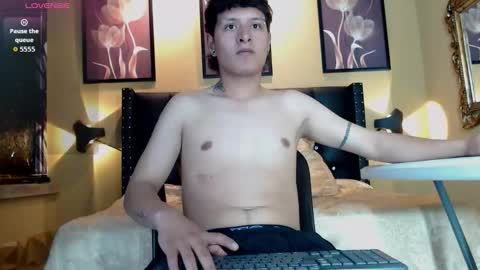 thxmm_ online show from February 2, 2026, 9:02 pm