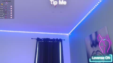 Tia Bella online show from September 18, 2025, 8:33 pm