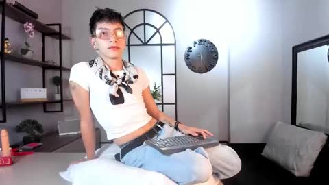 Tiam Muller online show from November 15, 2025, 8:16 pm