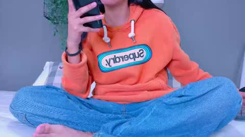 TIANA  online show from September 18, 2025, 7:49 pm