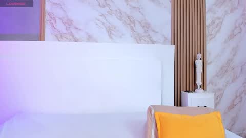 tianaglow4 online show from October 14, 2025, 12:28 pm