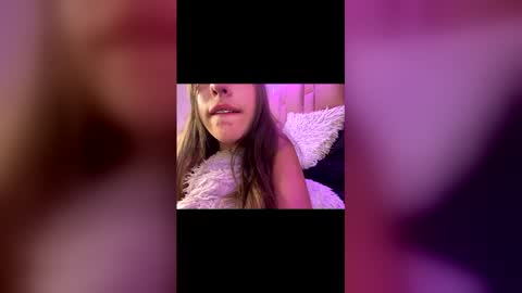 tiara19cute online show from May 10, 2026, 6:57 pm