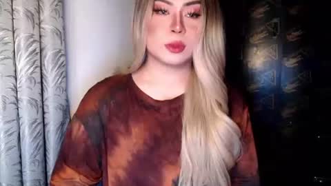 arianna tiara online show from December 5, 2025, 4:03 pm