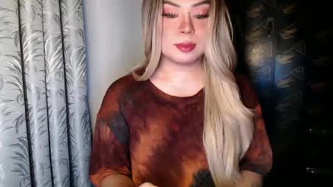 arianna tiara online show from December 18, 2025, 2:01 pm