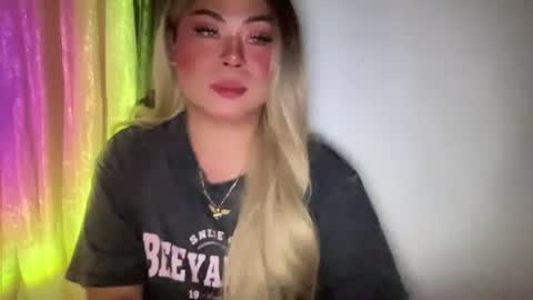 arianna tiara online show from January 5, 2026, 5:27 pm