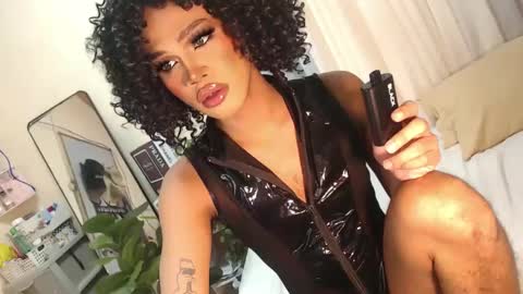 Snapshot of tiara_perezx chatting on December 16, 2024, 1:42 am Sam online show from December 16, 2024, 1:42 am