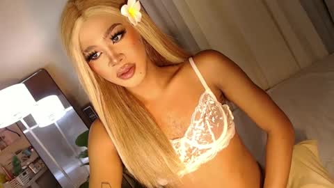 Snapshot of tiara_perezx chatting on December 17, 2024, 1:07 am Sam online show from December 17, 2024, 1:07 am