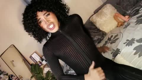 Snapshot of tiara_perezx chatting on February 6, 2025, 2:44 am Sam online show from February 6, 2025, 2:44 am