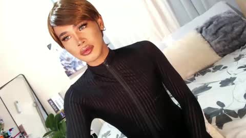 Snapshot of tiara_perezx chatting on February 8, 2025, 1:43 am Sam online show from February 8, 2025, 1:43 am