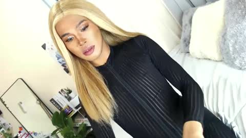 Snapshot of tiara_perezx chatting on March 5, 2025, 3:29 am Sam online show from March 5, 2025, 3:29 am