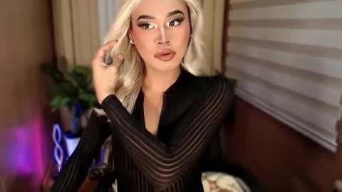 Snapshot of tiara_perezx chatting on September 18, 2025, 9:17 pm Sam online show from September 18, 2025, 9:17 pm