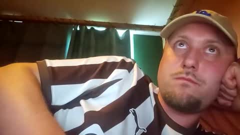 Snapshot of tieduphero chatting on May 11, 2026, 4:37 pm tieduphero online show from May 11, 2026, 4:37 pm