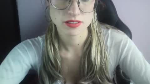 Tifanny online show from March 9, 2025, 3:27 pm