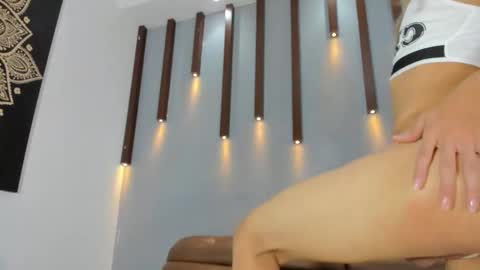 tifanny_doll01 online show from November 1, 2025, 9:39 pm