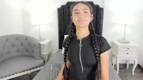Snapshot of tifanny_lorenns chatting on March 9, 2026, 11:36 am tifanny_lorenns online show from March 9, 2026, 11:36 am