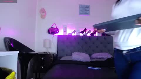 Tifanny Nails  online show from February 24, 2025, 12:48 pm