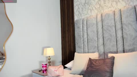 Tiff3 online show from November 1, 2025, 10:01 pm