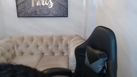 Snapshot of tifany_v chatting on October 17, 2025, 1:14 pm Hi Stream 800 to 1400 online show from October 17, 2025, 1:14 pm