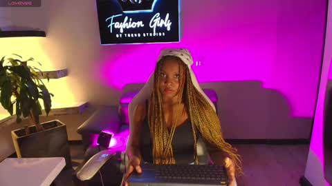 Snapshot of tifanytaylor1_ chatting on February 3, 2025, 4:57 am TIFF online show from February 3, 2025, 4:57 am