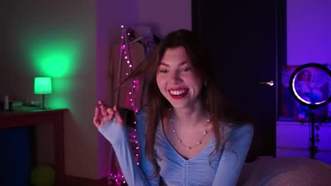 Snapshot of tiffantasy chatting on December 19, 2025, 1:56 am Im here on Fridays Saturdays Sundays online show from December 19, 2025, 1:56 am