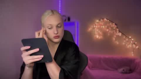 Amira online show from October 28, 2025, 10:08 am